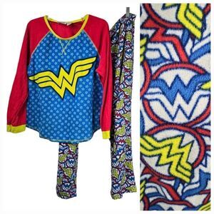 Wonder Woman XL 16/18 Microfleece Pajama 2 Piece Sleepwear Sleep Set Plus Lounge